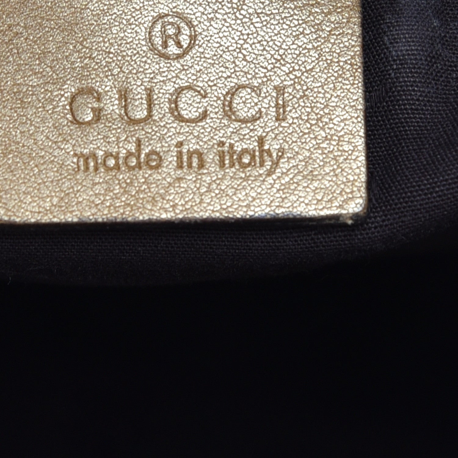 Gucci Metallic Guccissima Large D Gold Ring Hobo Gold 6 of 13