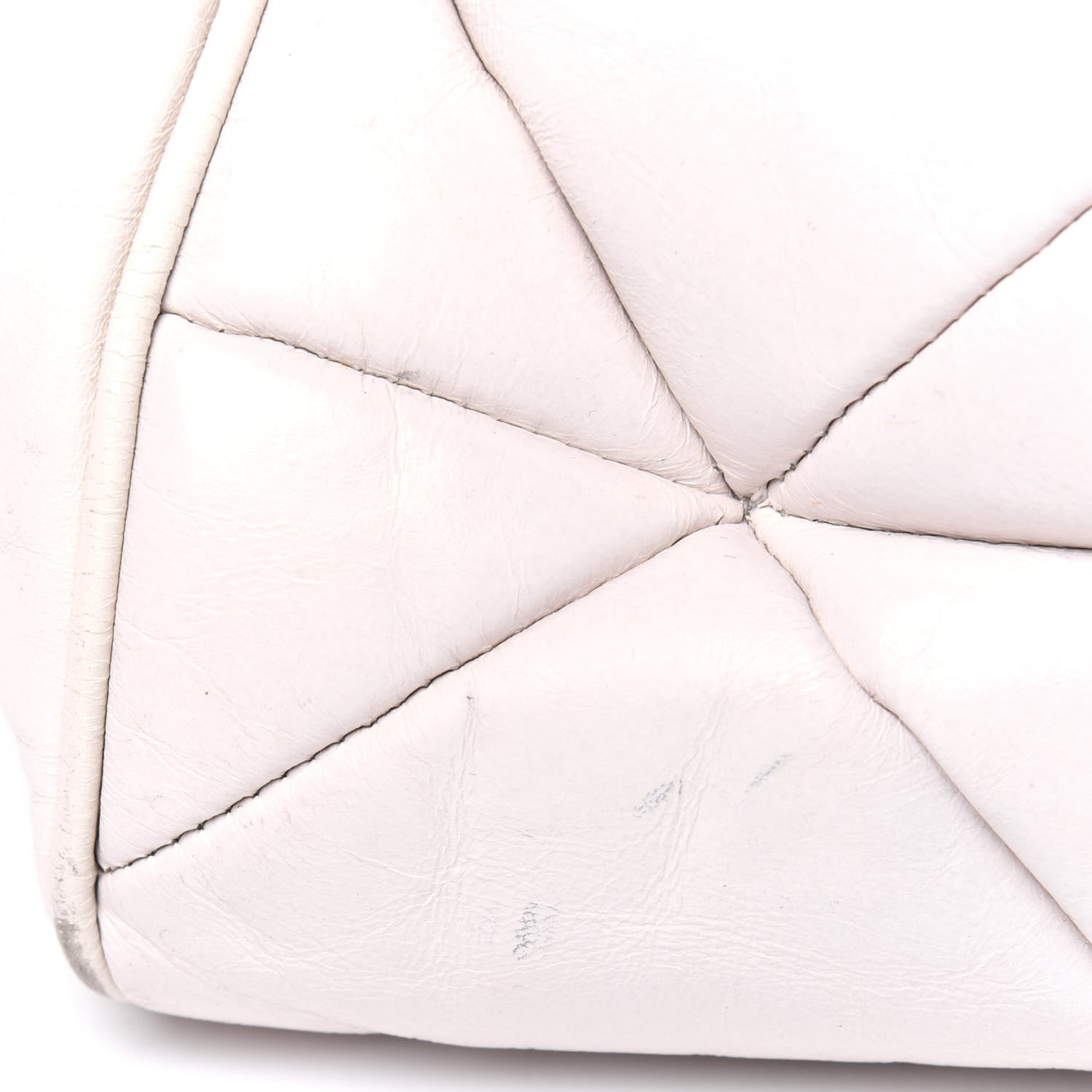Marc Jacobs Calfskin Quilted Stam White 29 of 37