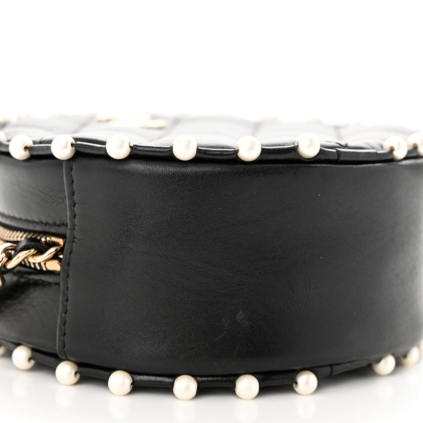 Calfskin Quilted Pearl Round Clutch With Chain Black