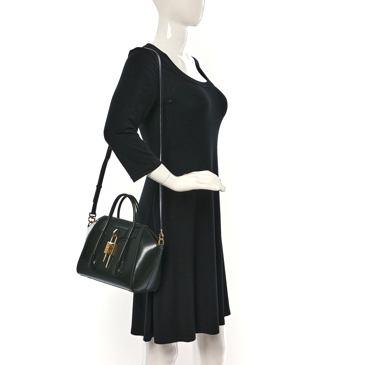 Box Calfskin Lock Antigona Shoulder Bag Green Forest