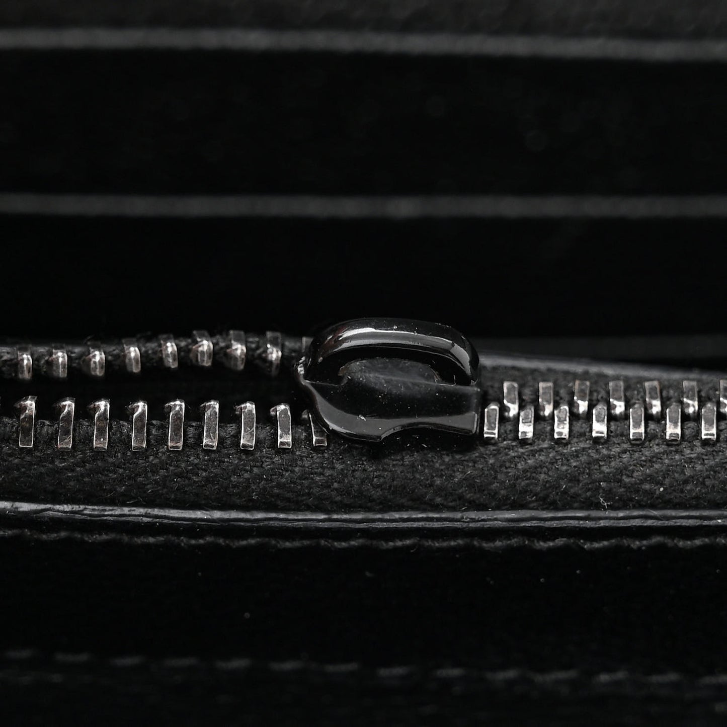 Grain De Poudre Matelasse Chevron Monogram Monochrome Chain Wallet Black