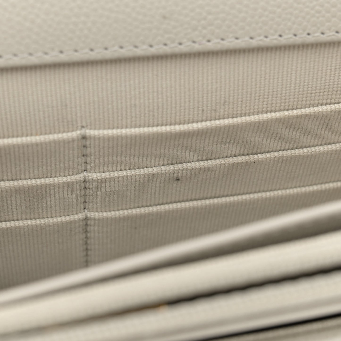 Caviar Quilted Wallet On Chain WOC Light Grey