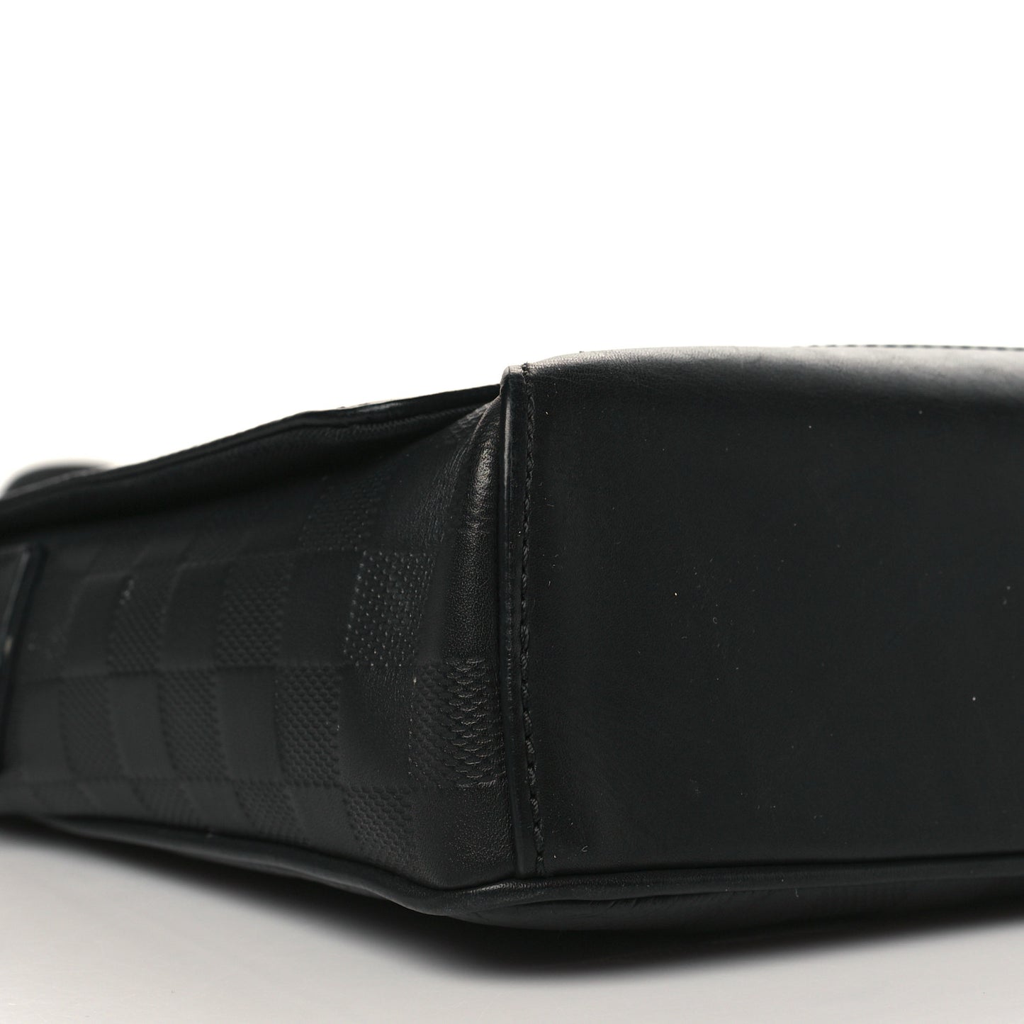 Damier Infini District Messenger Onyx