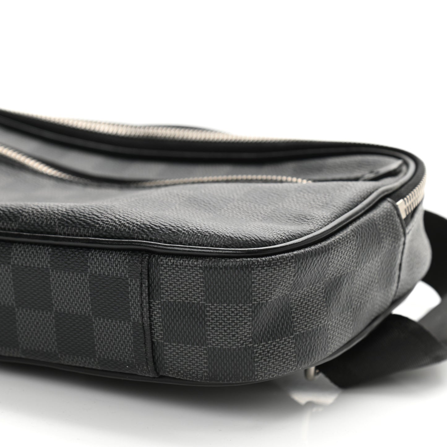 Damier Graphite Ambler