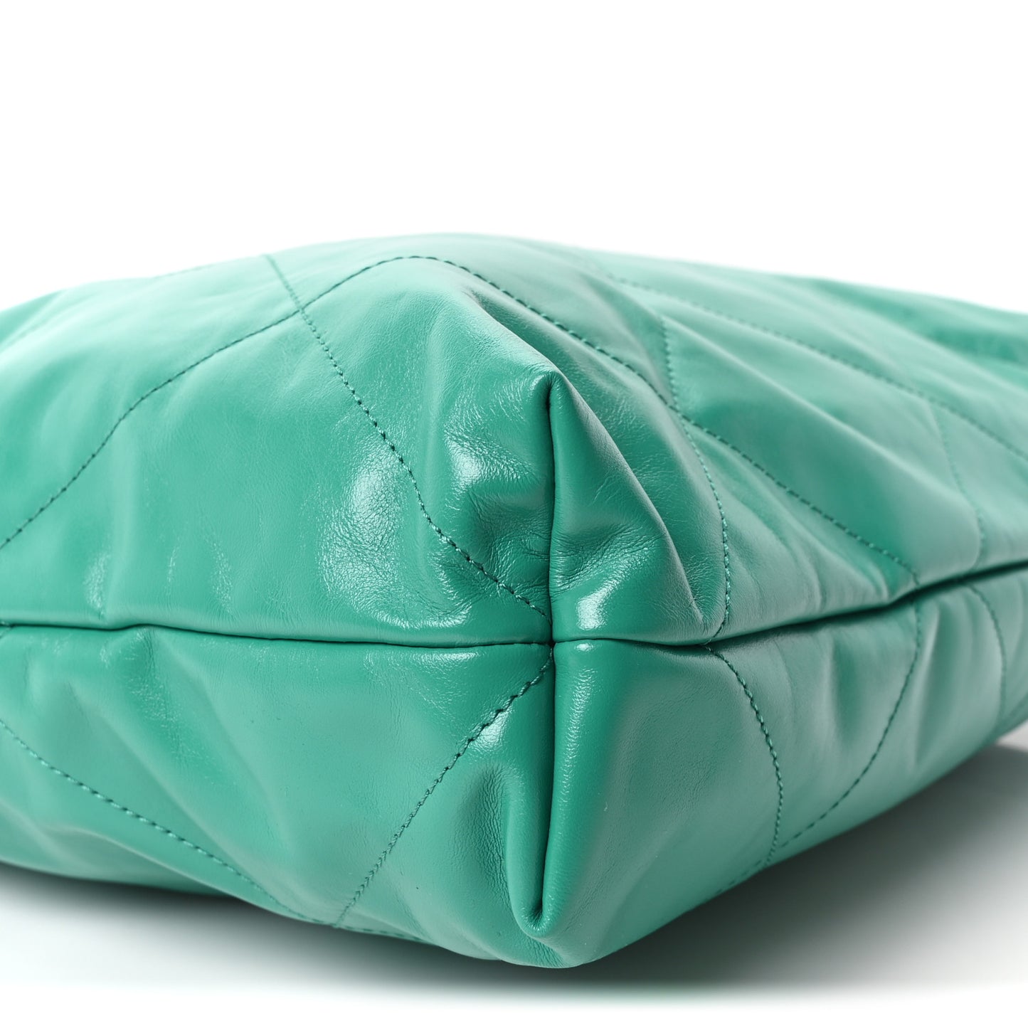 Shiny Calfskin Quilted Chanel 22 Green