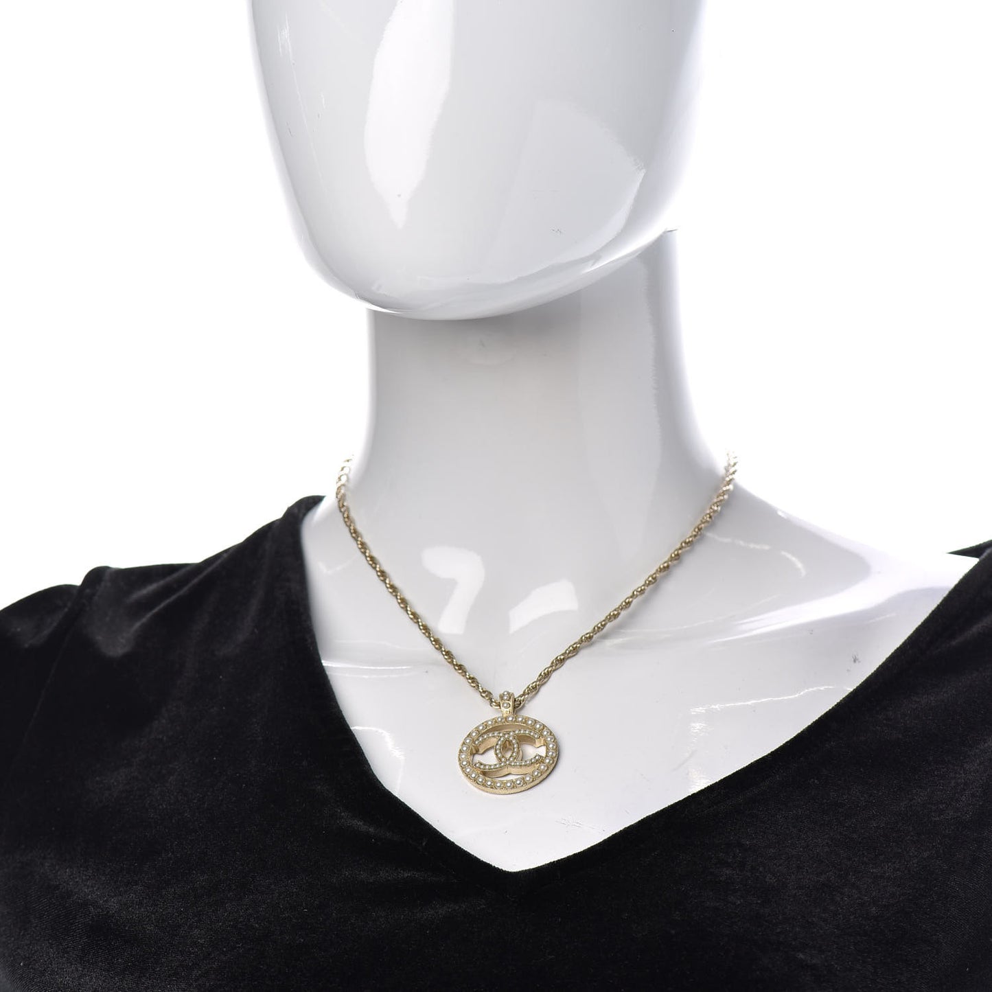 Pearl CC Round Pendant Necklace Gold