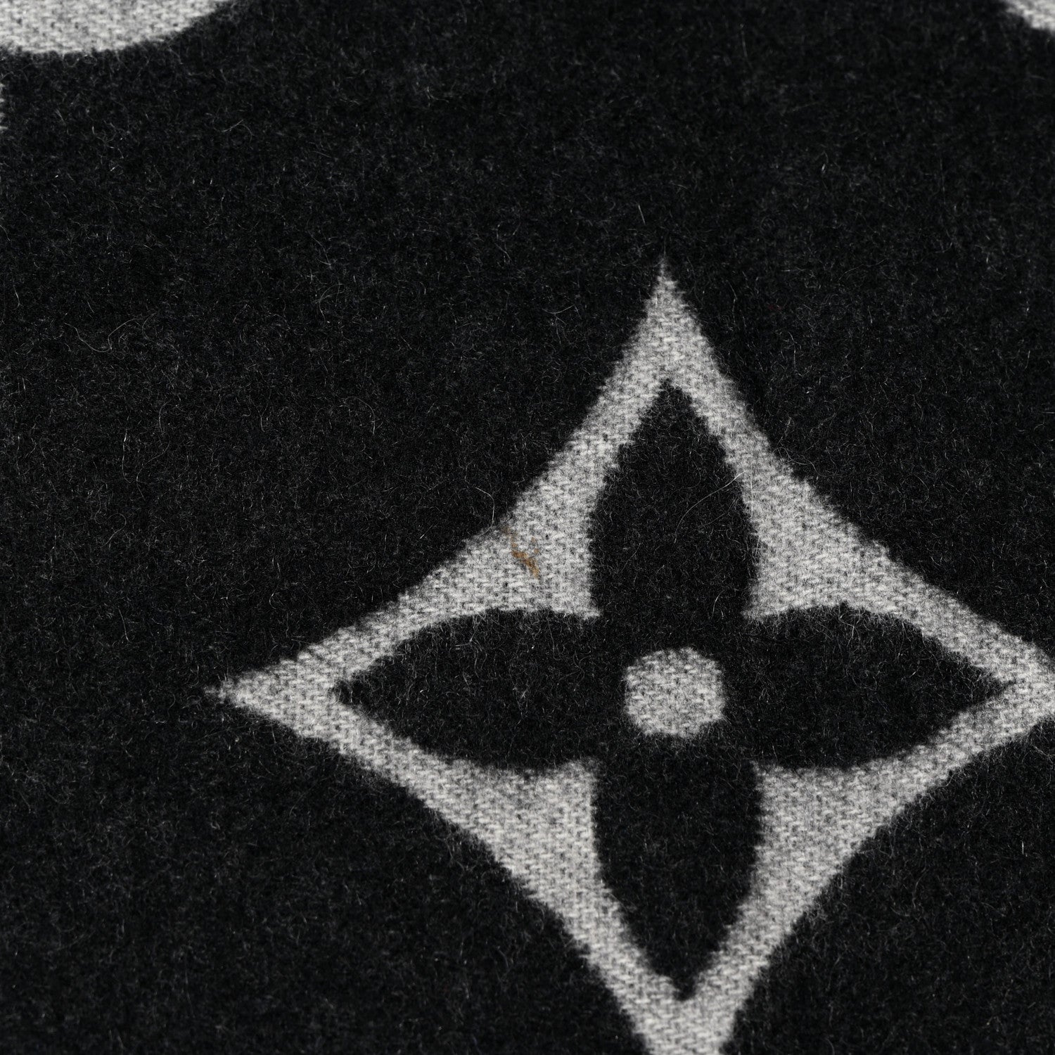 Louis Vuitton Cashmere Monogram Reykjavik Scarf Black 4 of 5