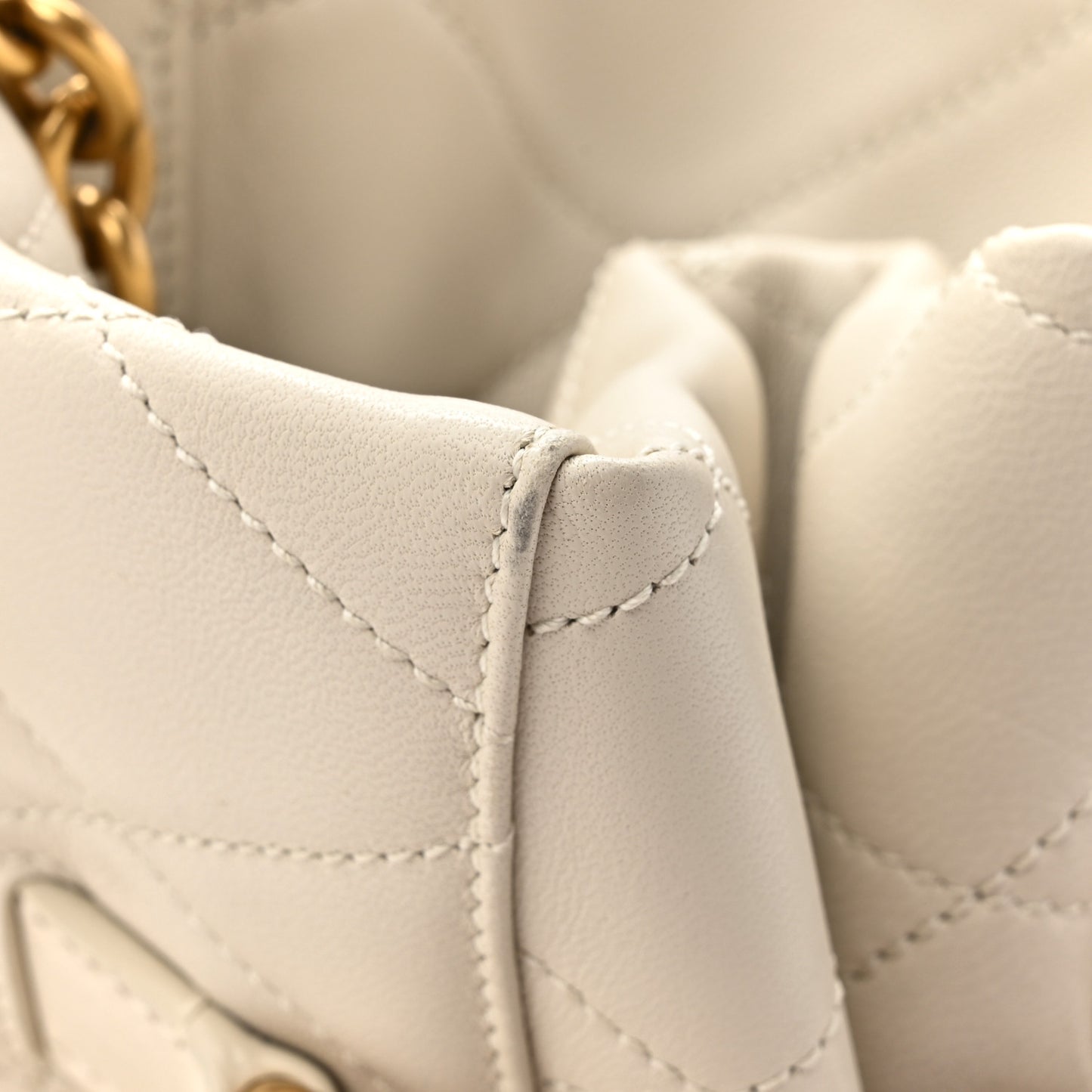 Lambskin Quilted Le Maillon Bucket Bag Crema Soft