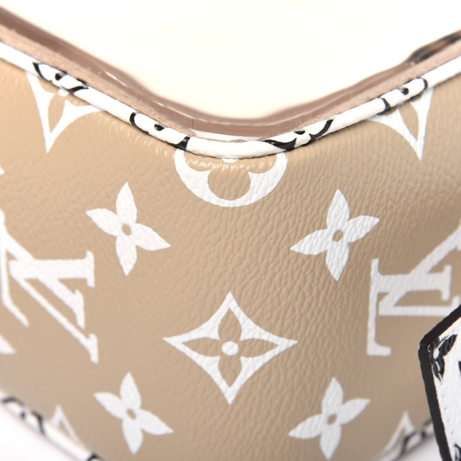 Louis Vuitton Monogram Giant Beach Pouch Kaki 11 of 14