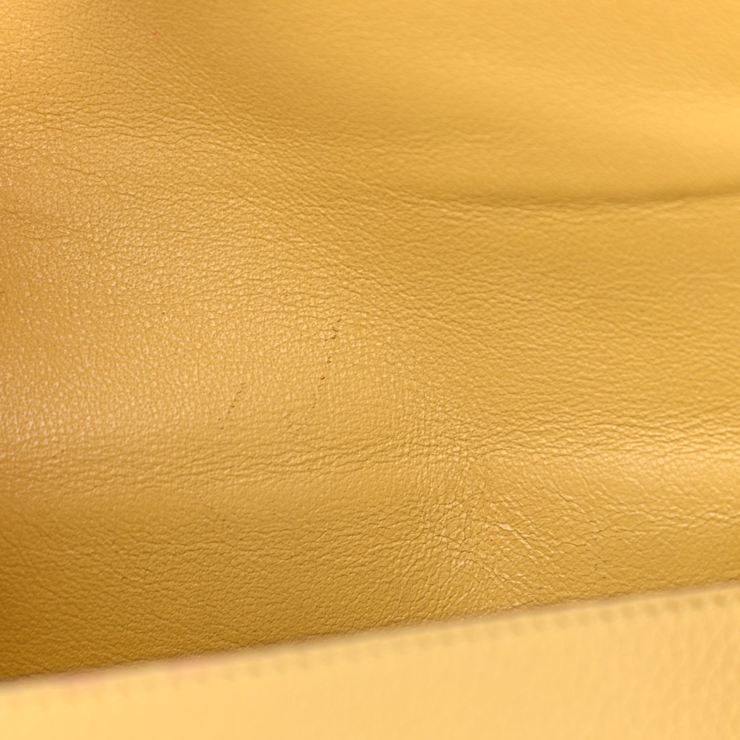 Grained Calfskin Small Trotteur Vanilla