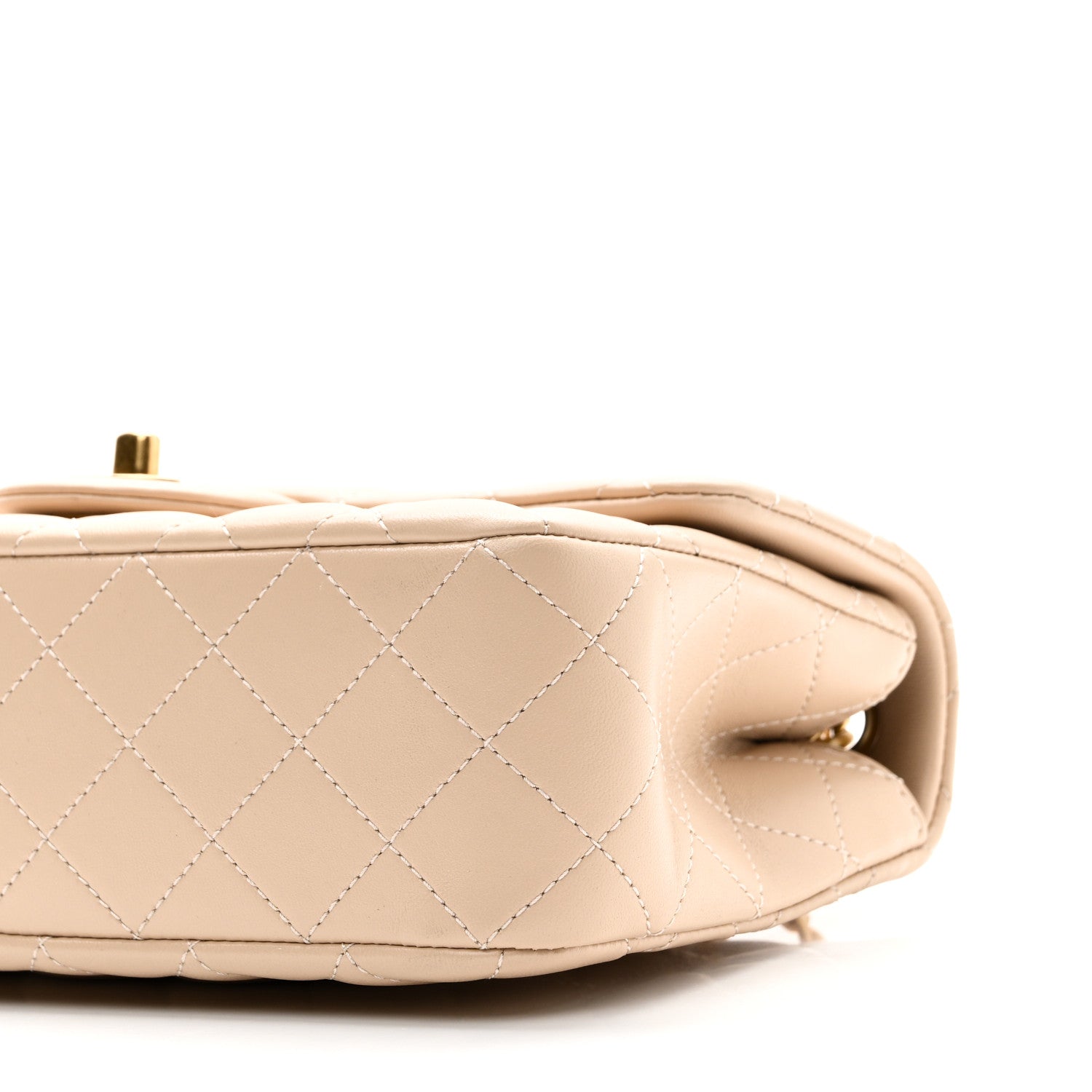 CHANEL ベージュ エナメル パーティーバッグ CHANEL (シャネル) ヴィンテージ パテントレザー エナメル バニティ