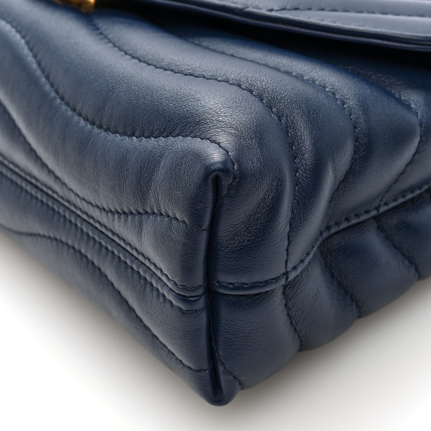 Calfskin New Wave Chain Bag MM NM Bleu Nuit
