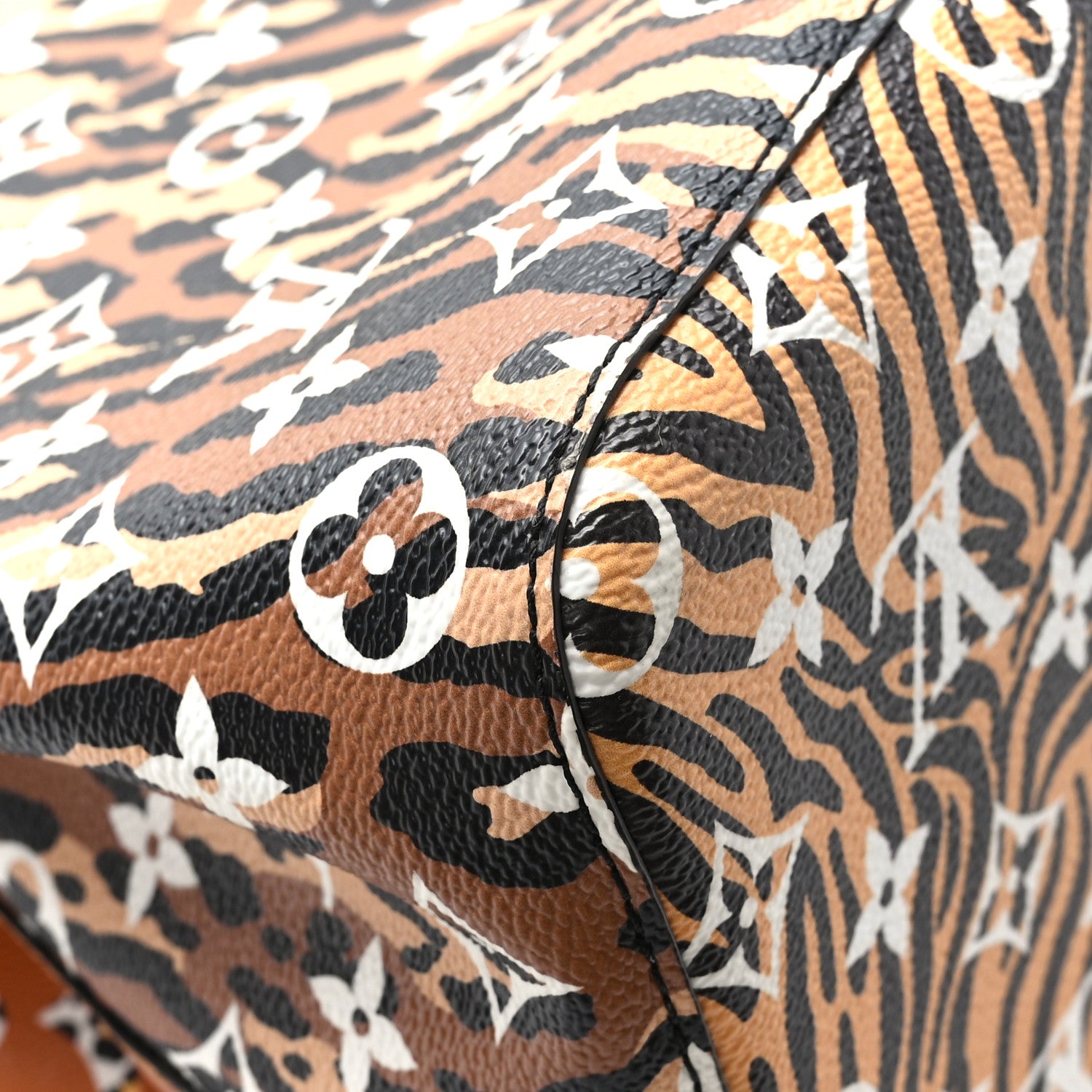 Louis Vuitton Monogram Giant Jungle NéoNoé Caramel 9 of 10