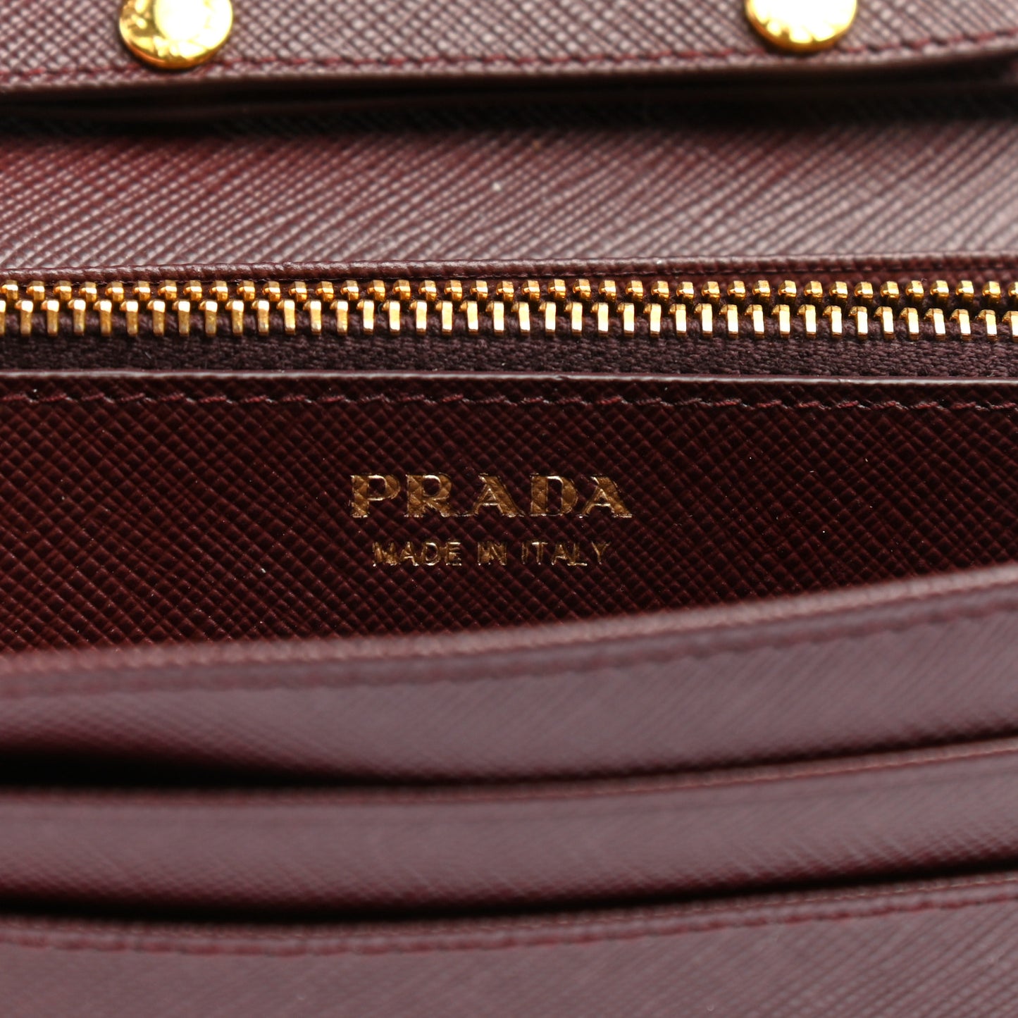 Saffiano Metal Oro Chain Wallet Granato