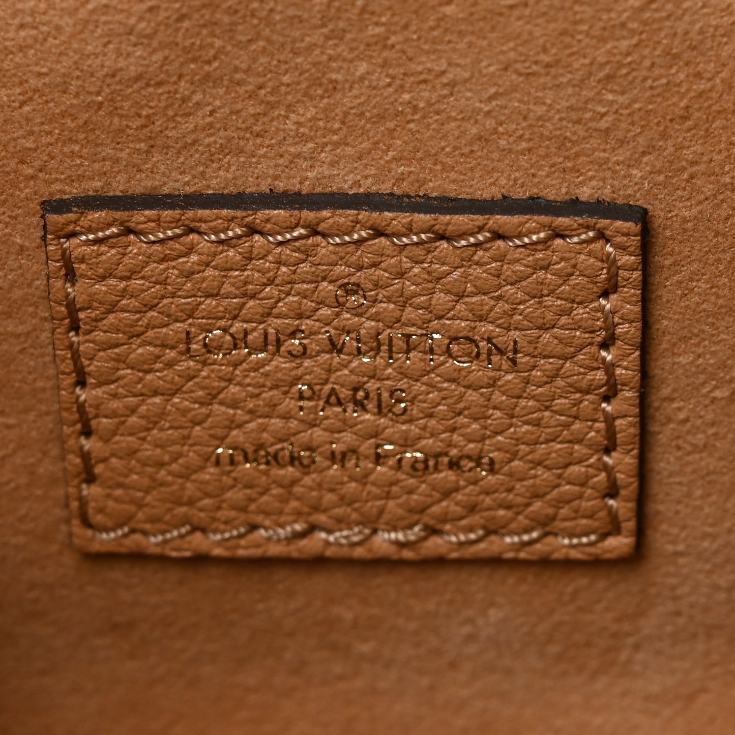Calfskin Lockme Bucket MM Arizona Beige