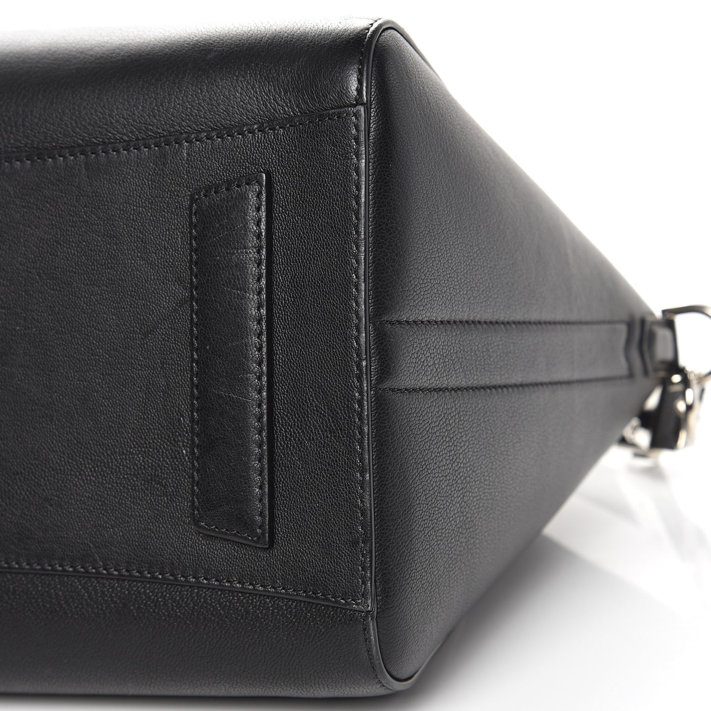 Sugar Goatskin Medium Antigona Black