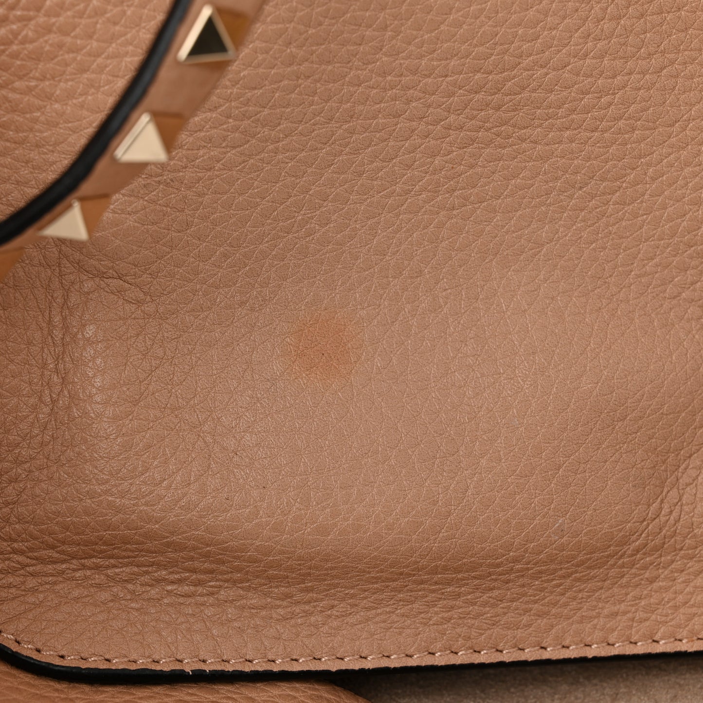 Pebbled Calfskin Medium Rockstud Tote Skin Sorbet