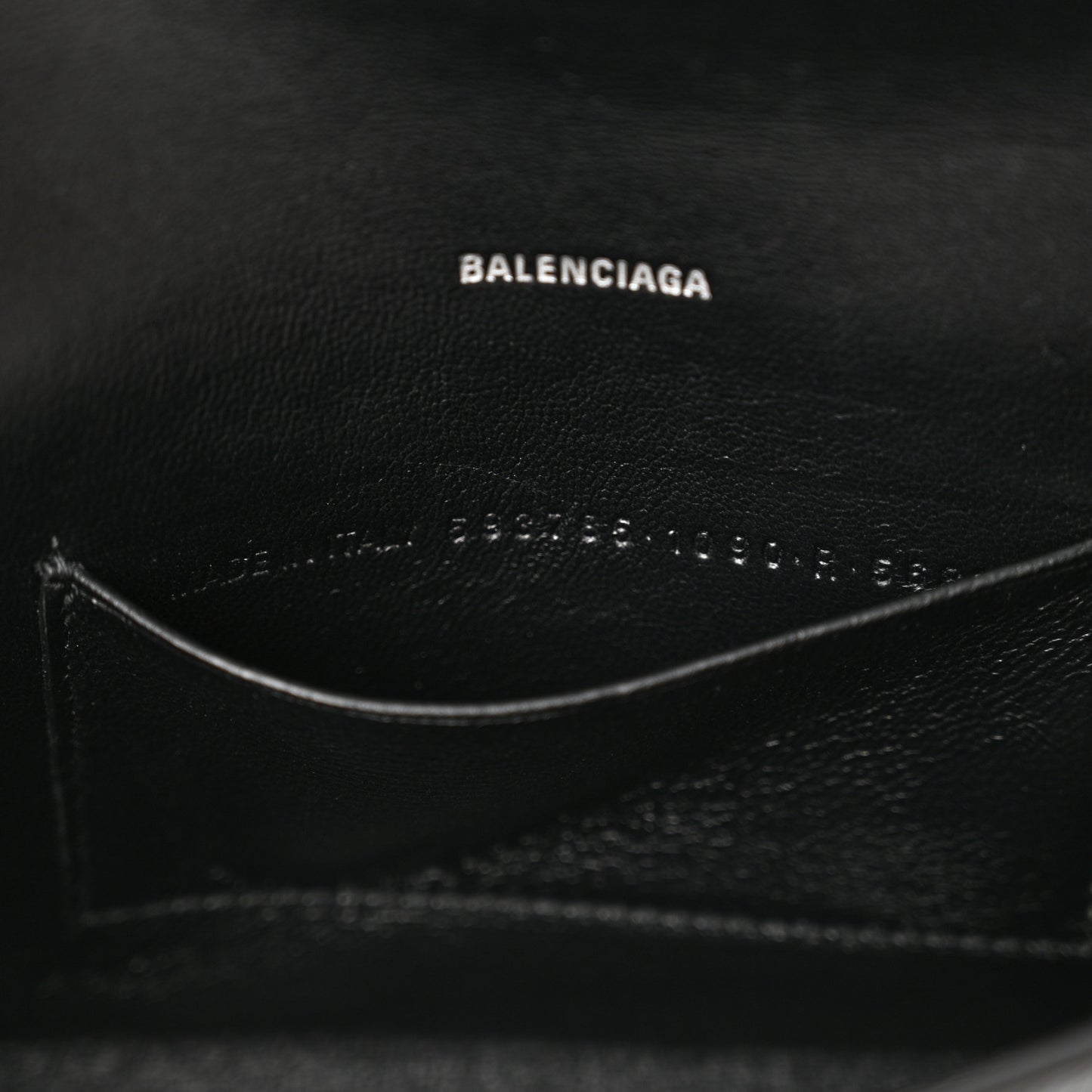 Grained Calfskin Logo Cash Phone Holder Wallet On Chain Black White