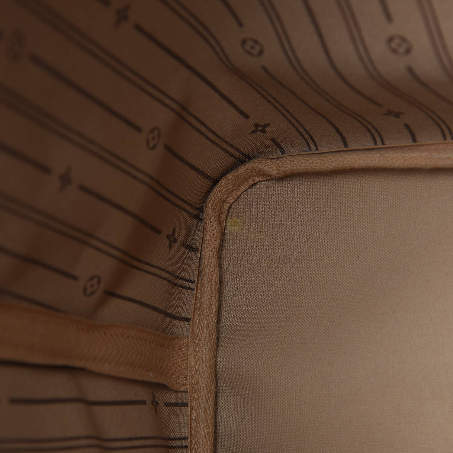 Louis Vuitton Monogram Neverfull MM 19 of 20