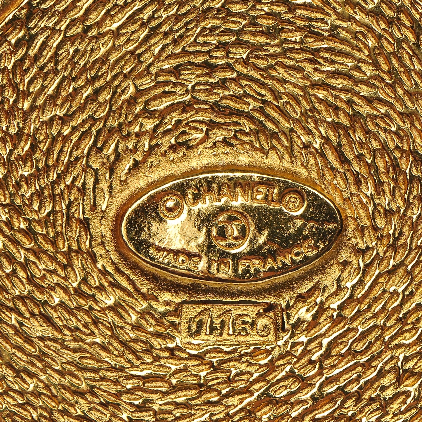 Medallion CC Brooch Gold