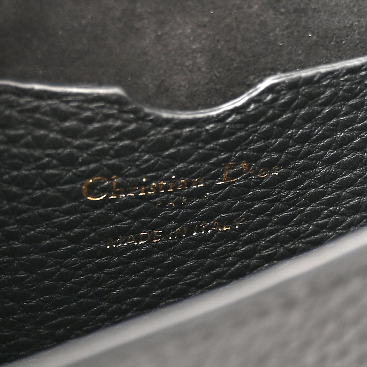 Grained Calfskin Medium Bobby Flap Black