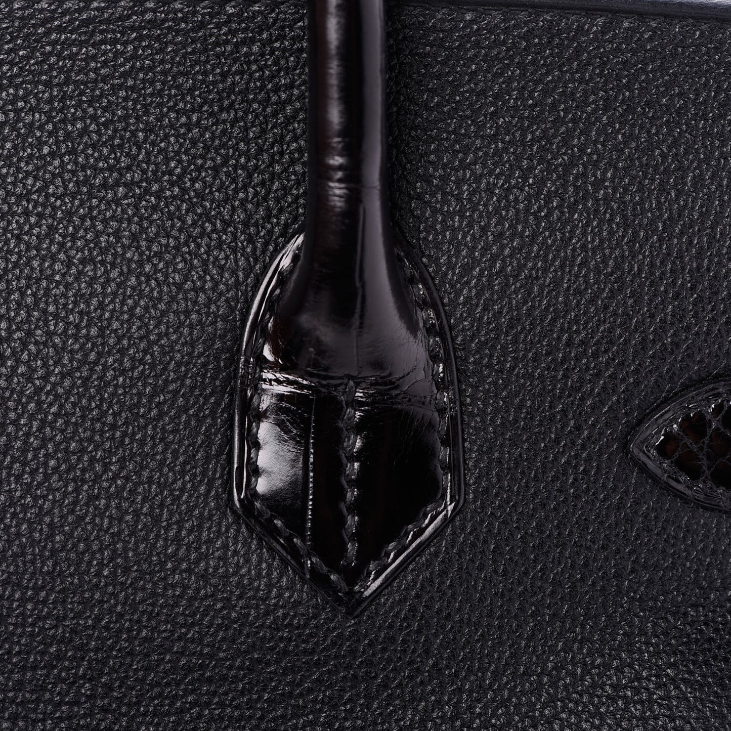 Taurillon Novillo Shiny Niloticus Crocodile Birkin Touch 30 Black