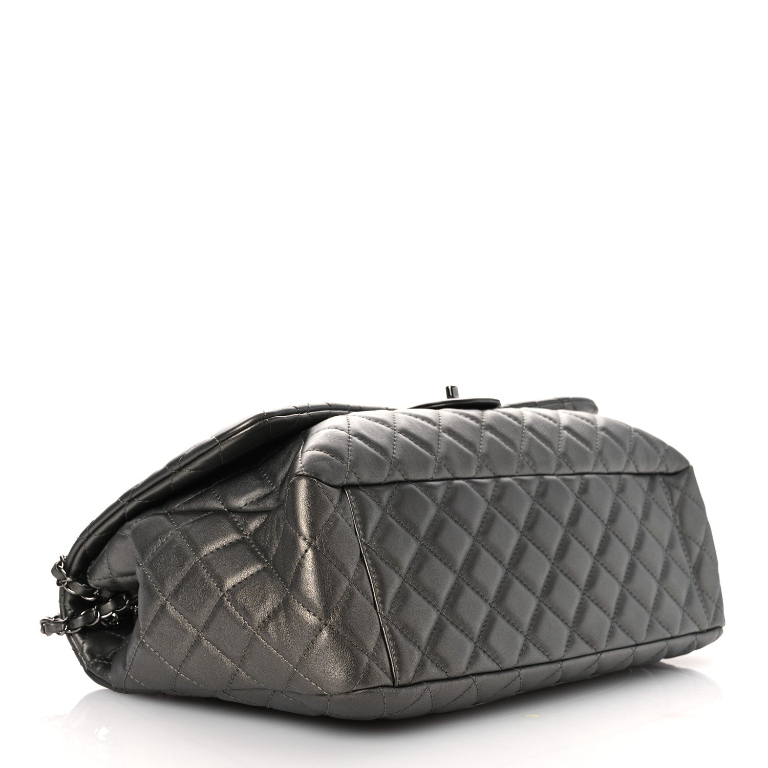 やすチャコールグレー42 Chanel Metallic Lambskin Quilted XXL Travel Flap Bag Dark Grey