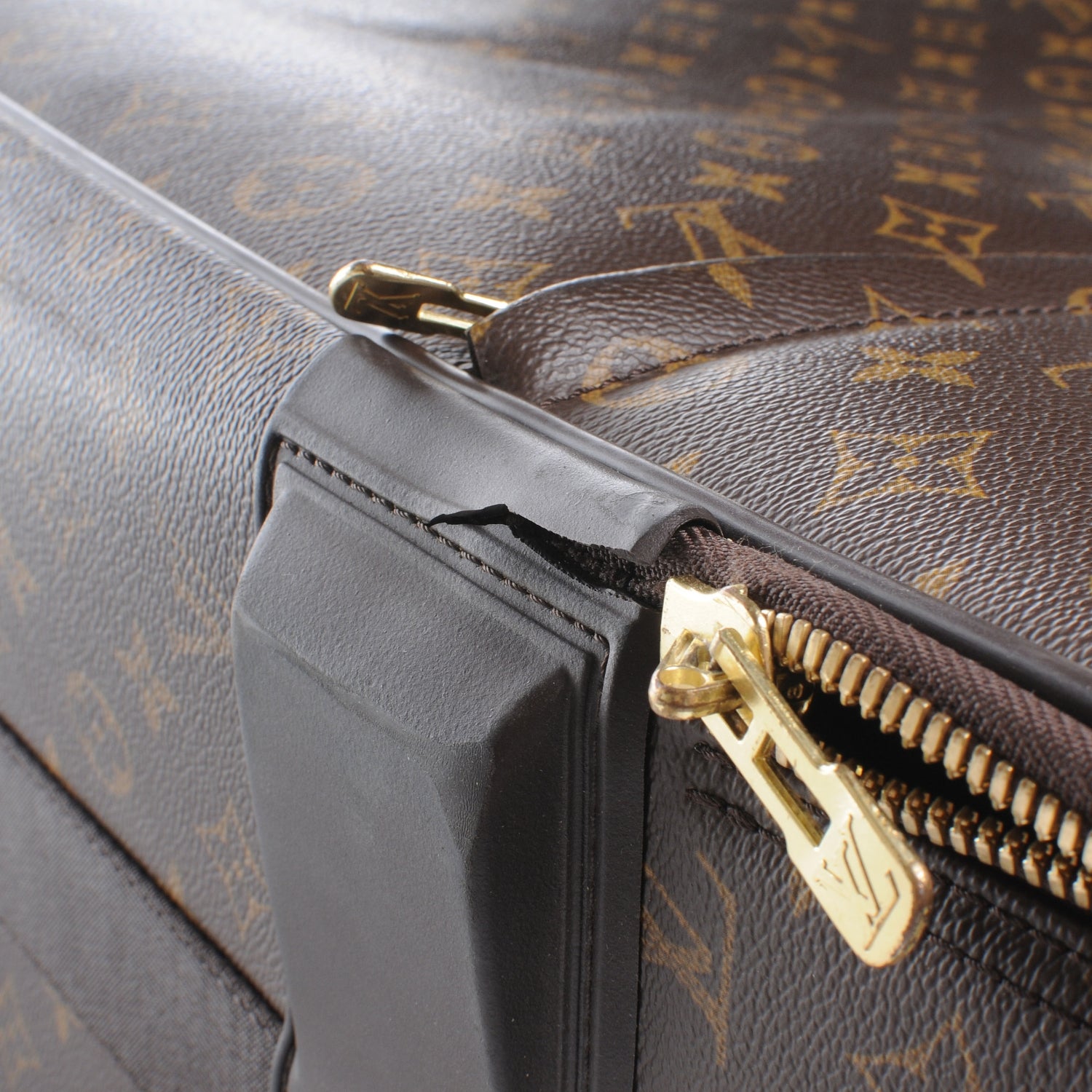 Louis Vuitton Monogram Pegase 70 9 of 12
