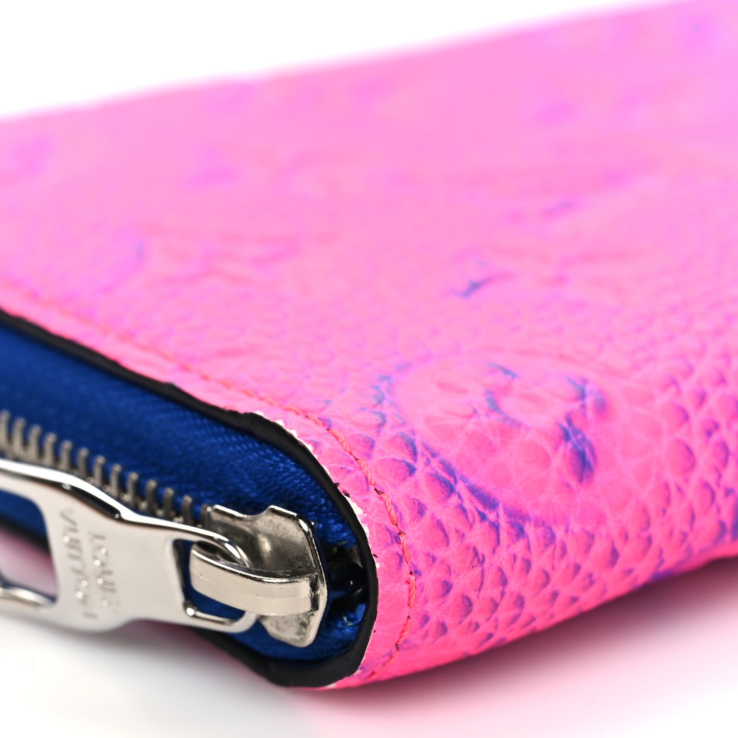 Taurillon Illusion Zippy Vertical Wallet Bleu Rose