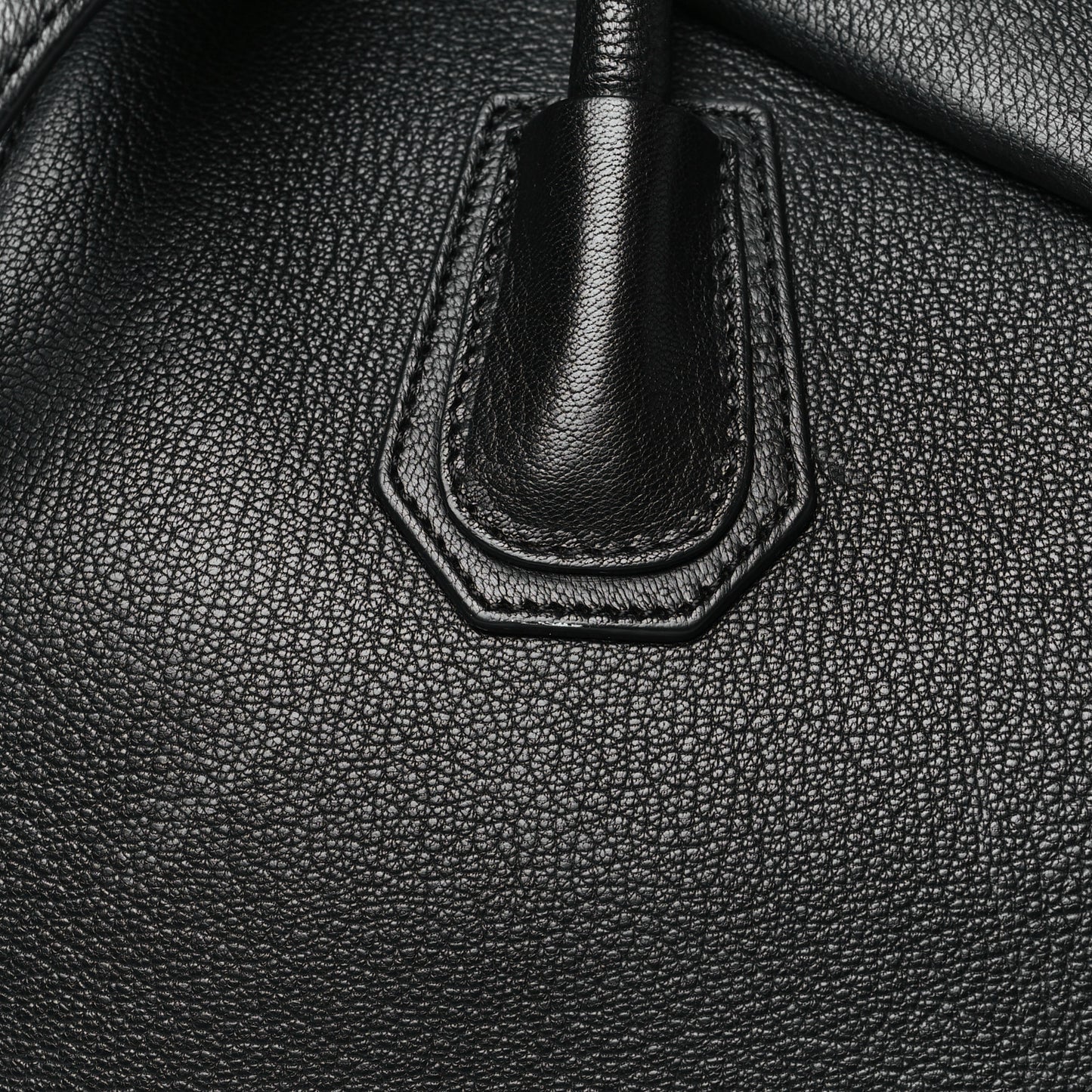 Sugar Goatskin Medium Antigona Black