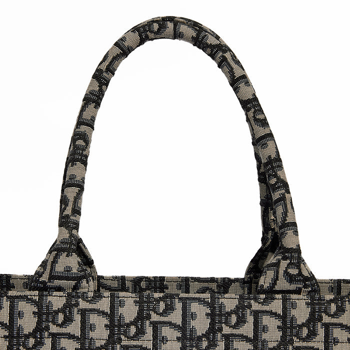 Fake Dior Book Tote handles