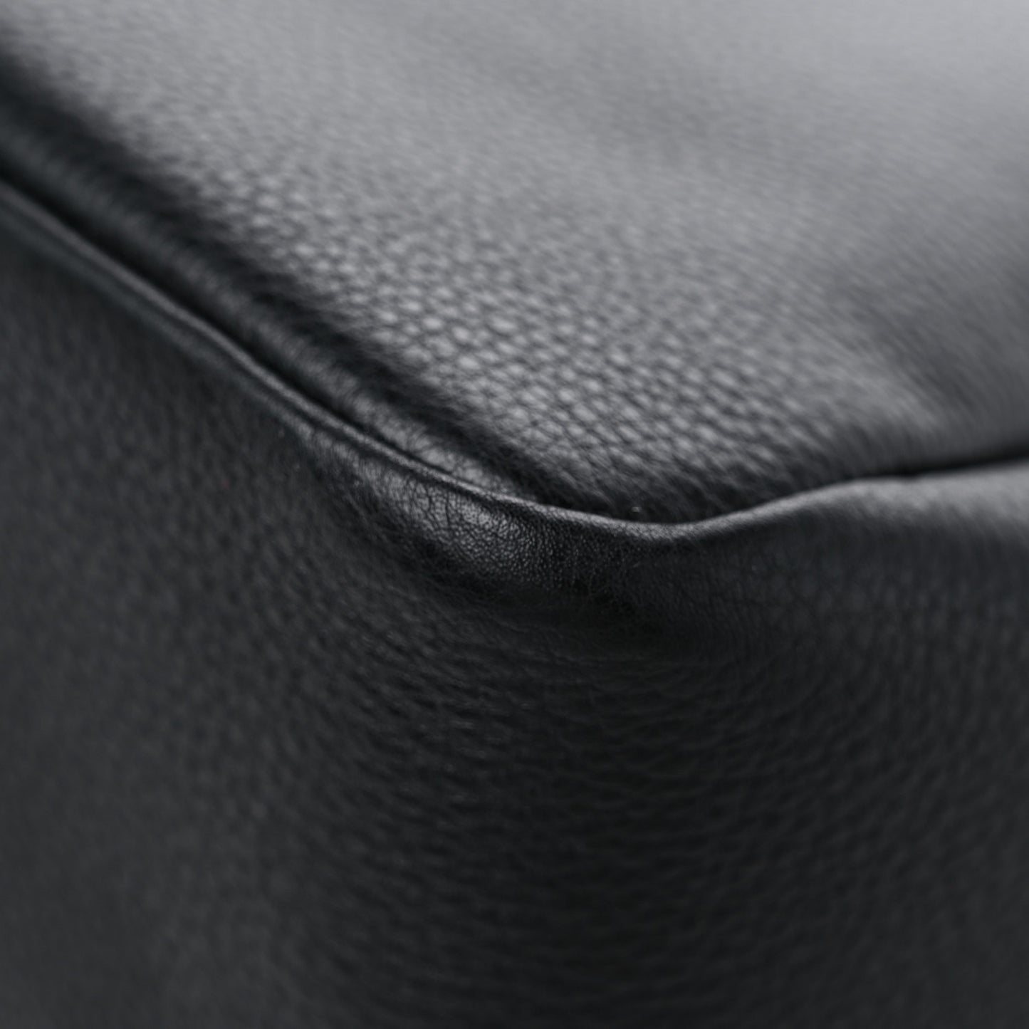 Vitello Daino Soft Medium Dynamique Tote Black