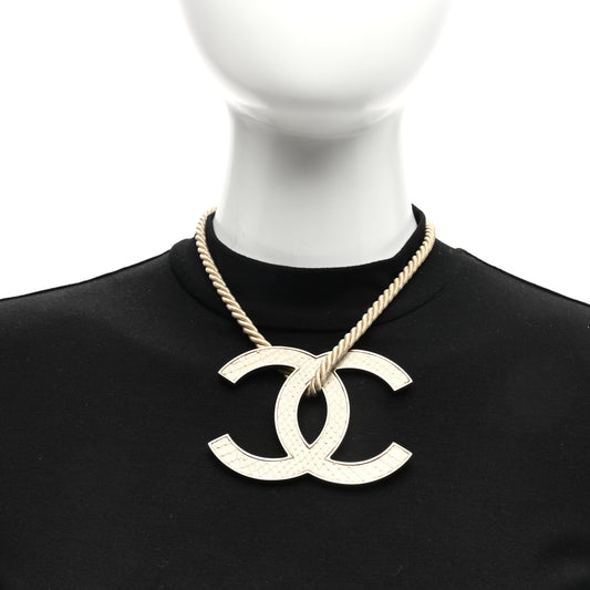 Silk Metal Snakeskin Oversized CC Short Necklace Pendant Gold