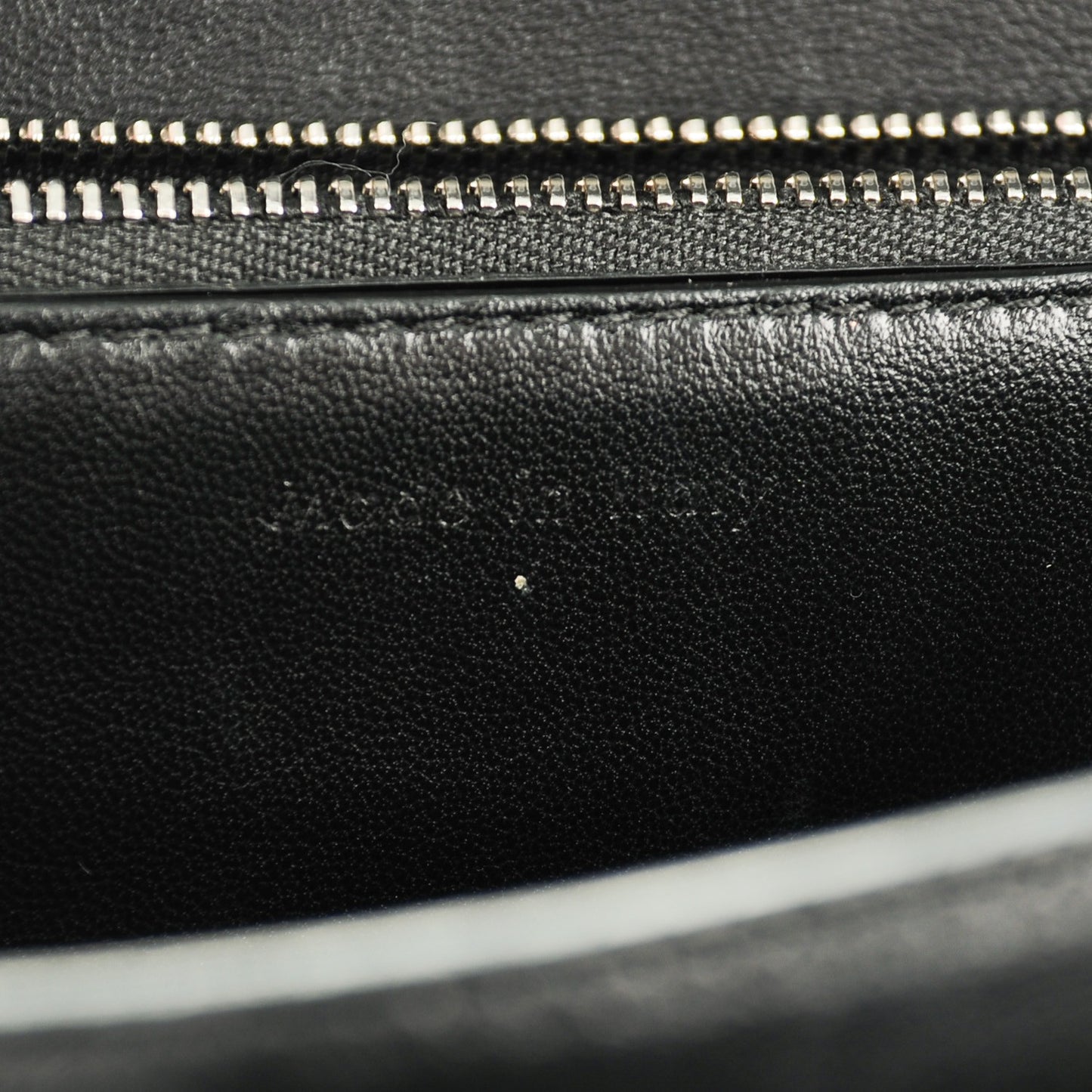 Spazzolato Calfskin Classic Box Medium Flap Black