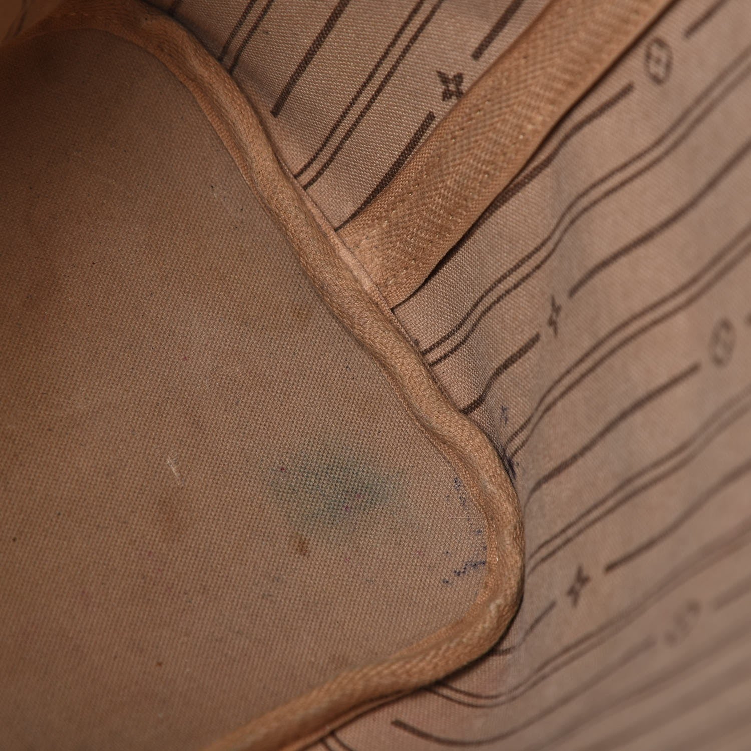Louis Vuitton Monogram Neverfull MM 9 of 10