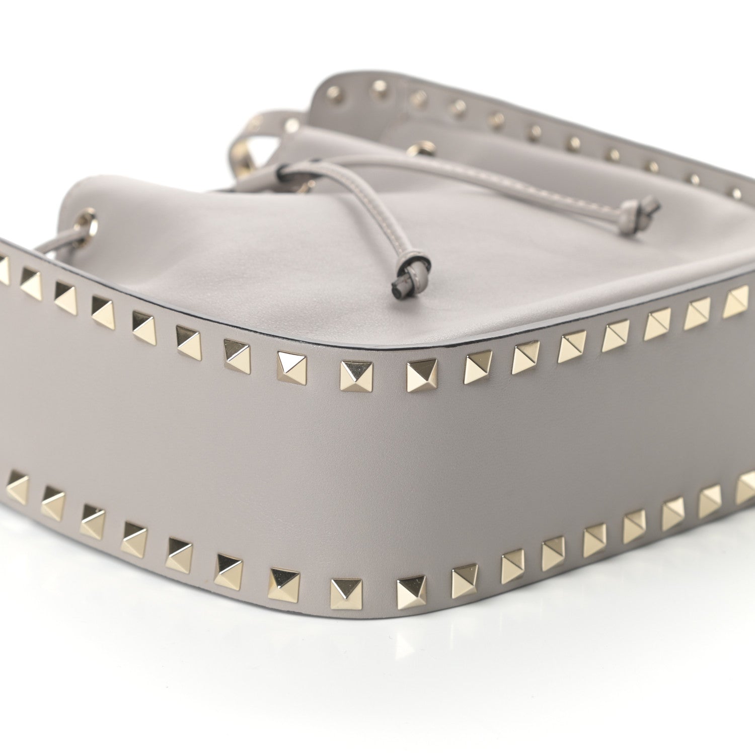 Valentino Garavani Vitello Rockstud Bucket Bag Perla 8 of 9