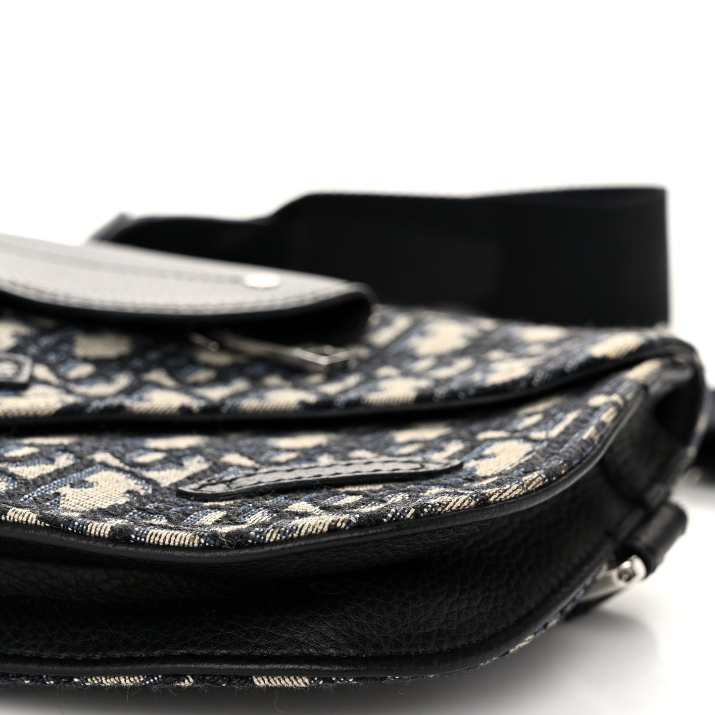 Oblique Saddle Messenger Pouch Beige Black