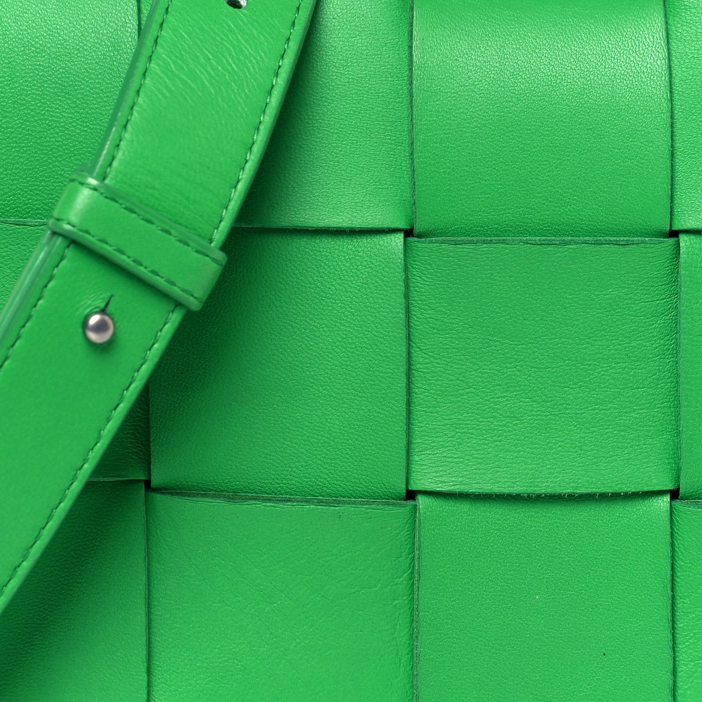 Lambskin Maxi Intrecciato Cassette Crossbody Bag Grass