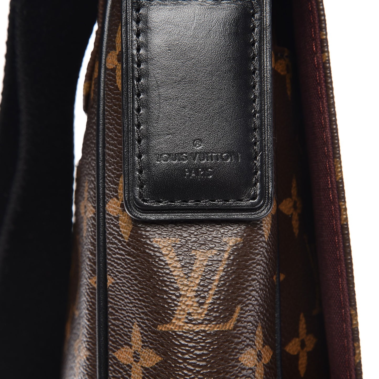 Monogram Macassar District MM