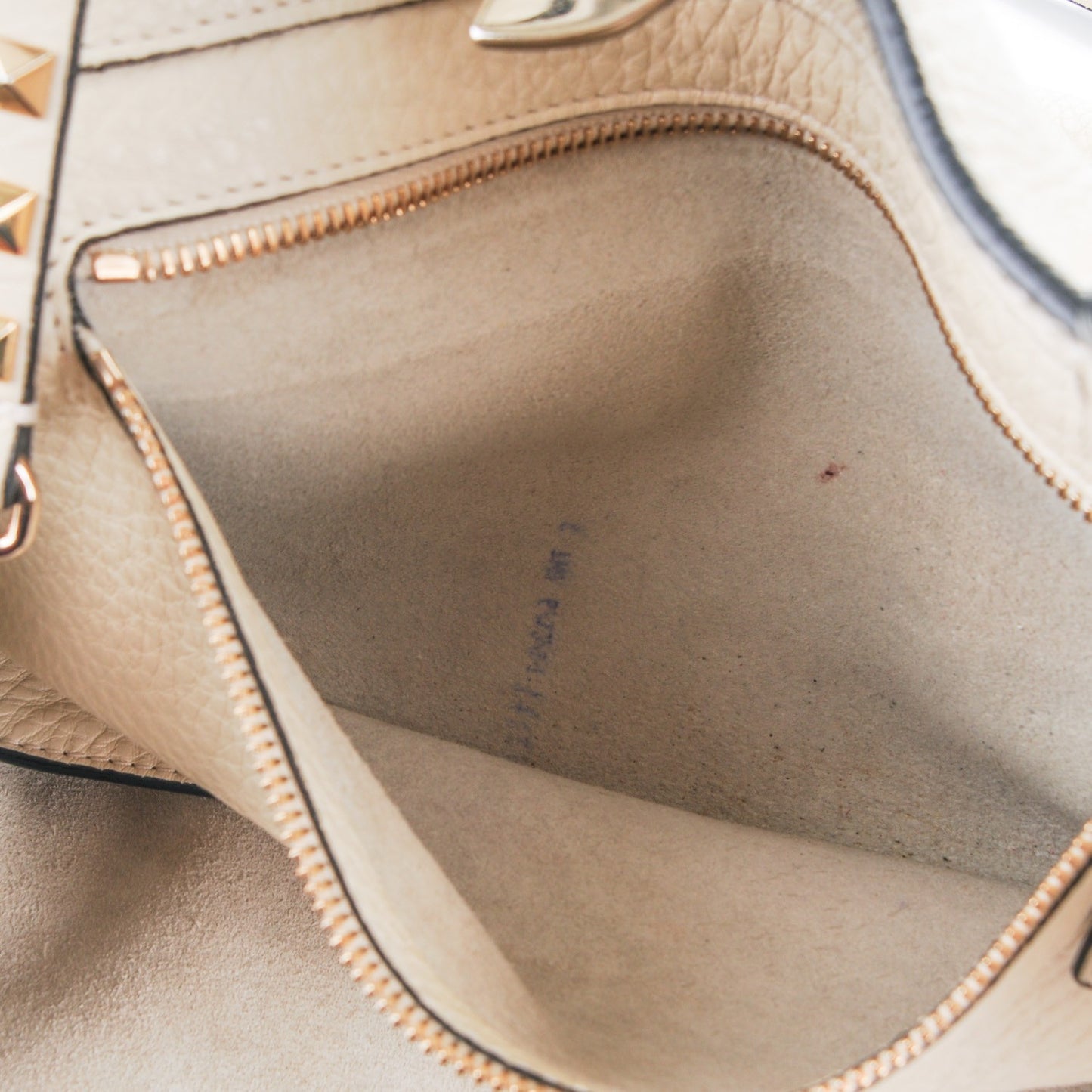 Grained Calfskin Medium Rockstud Tote Ivory