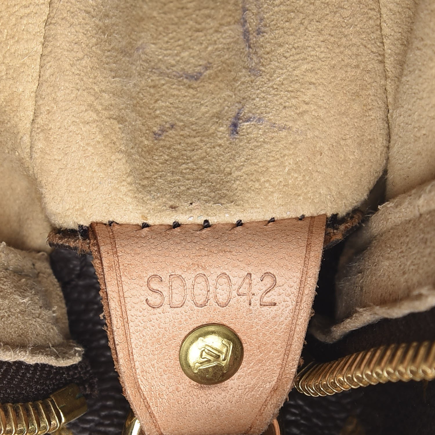 Louis Vuitton Monogram Looping GM 8 of 17