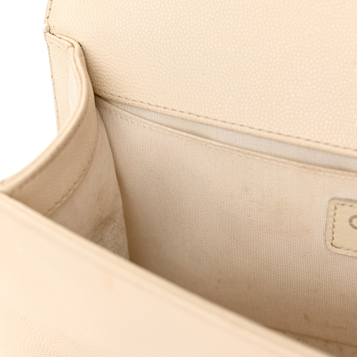 Caviar Quilted Medium Boy Flap Ivory