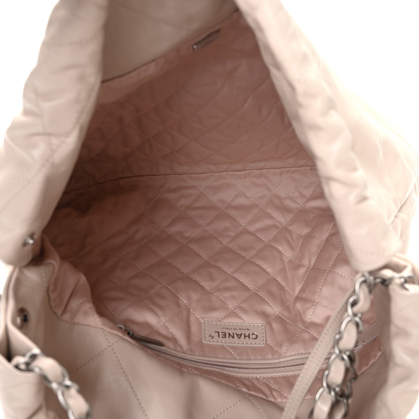 Shiny Calfskin Quilted Chanel 22 Ecru
