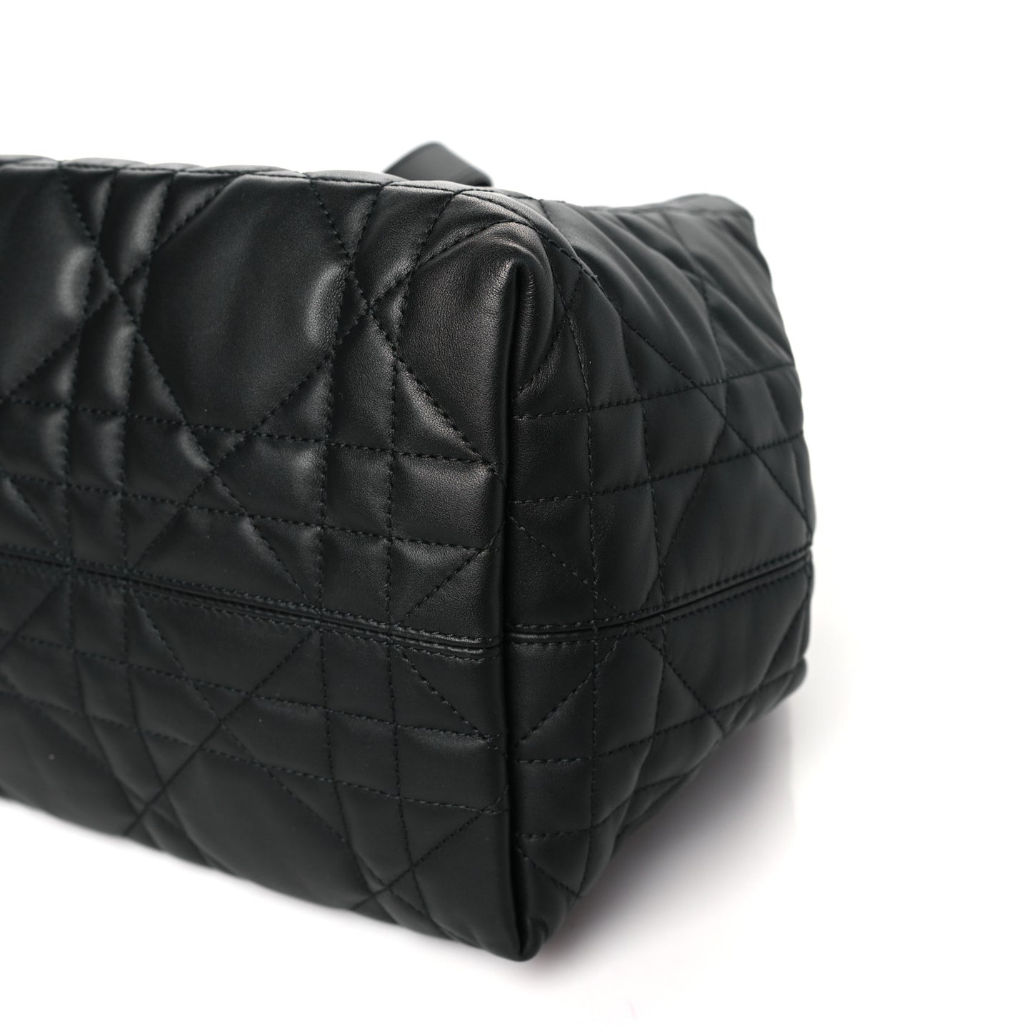 Calfskin Macrocannage Medium Toujours Black