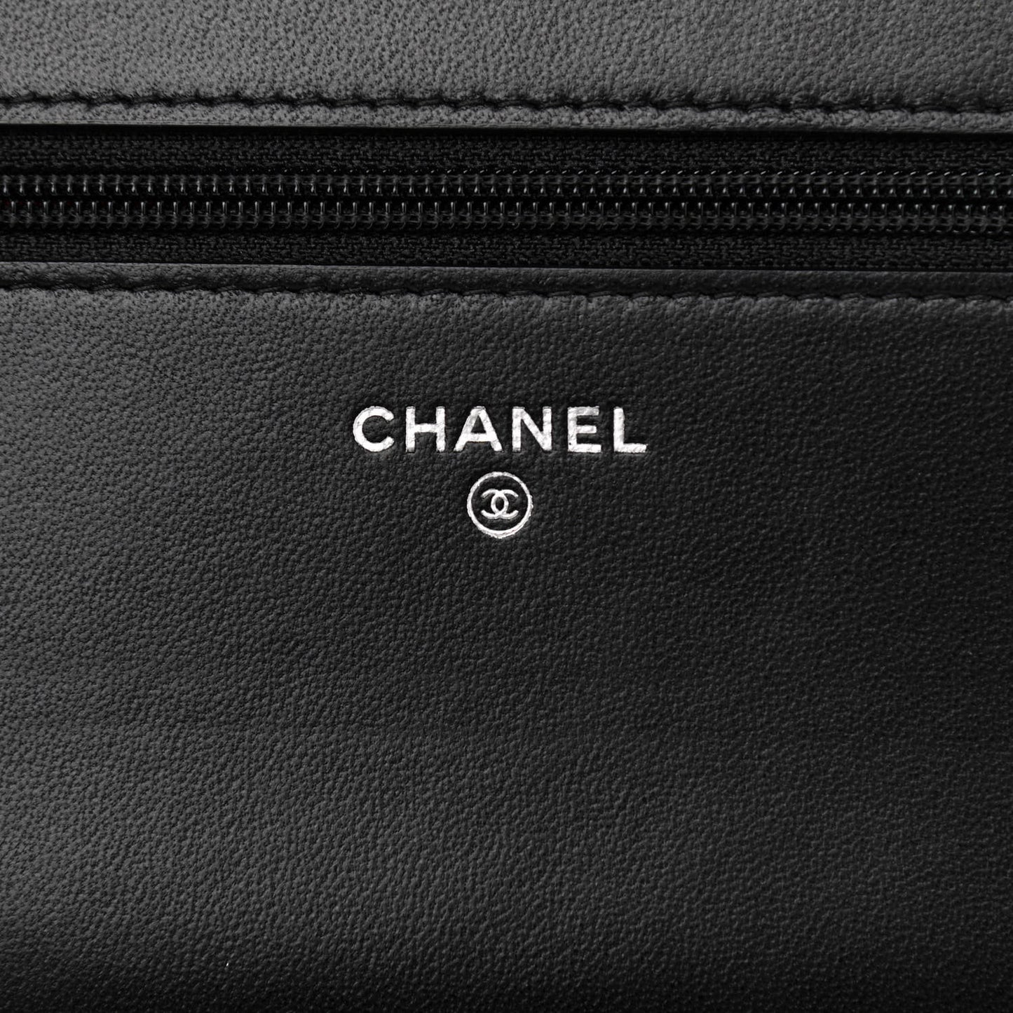 Lambskin Quilted Data Center Wallet On Chain WOC Black