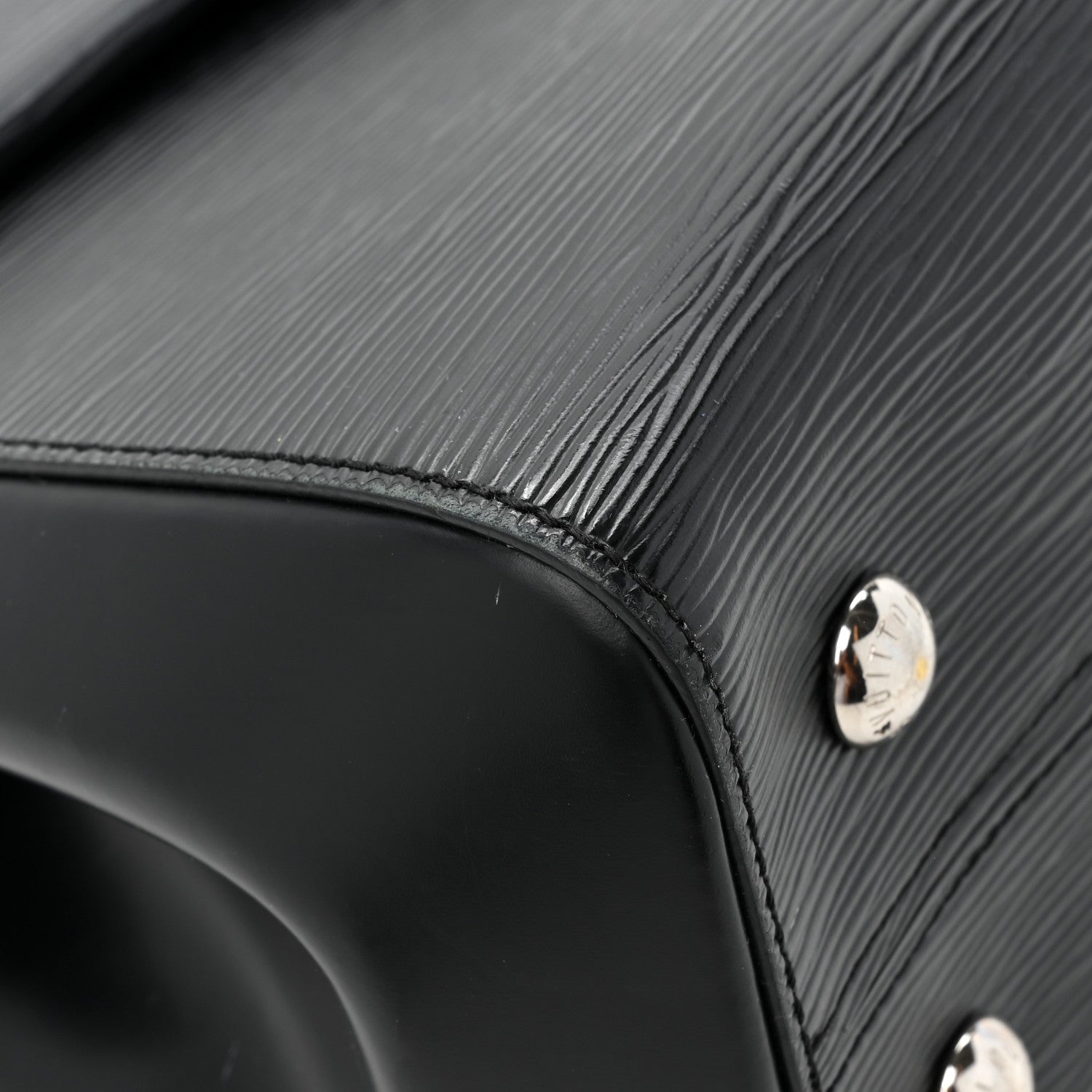 Louis Vuitton Epi Cluny MM Black 11 of 15