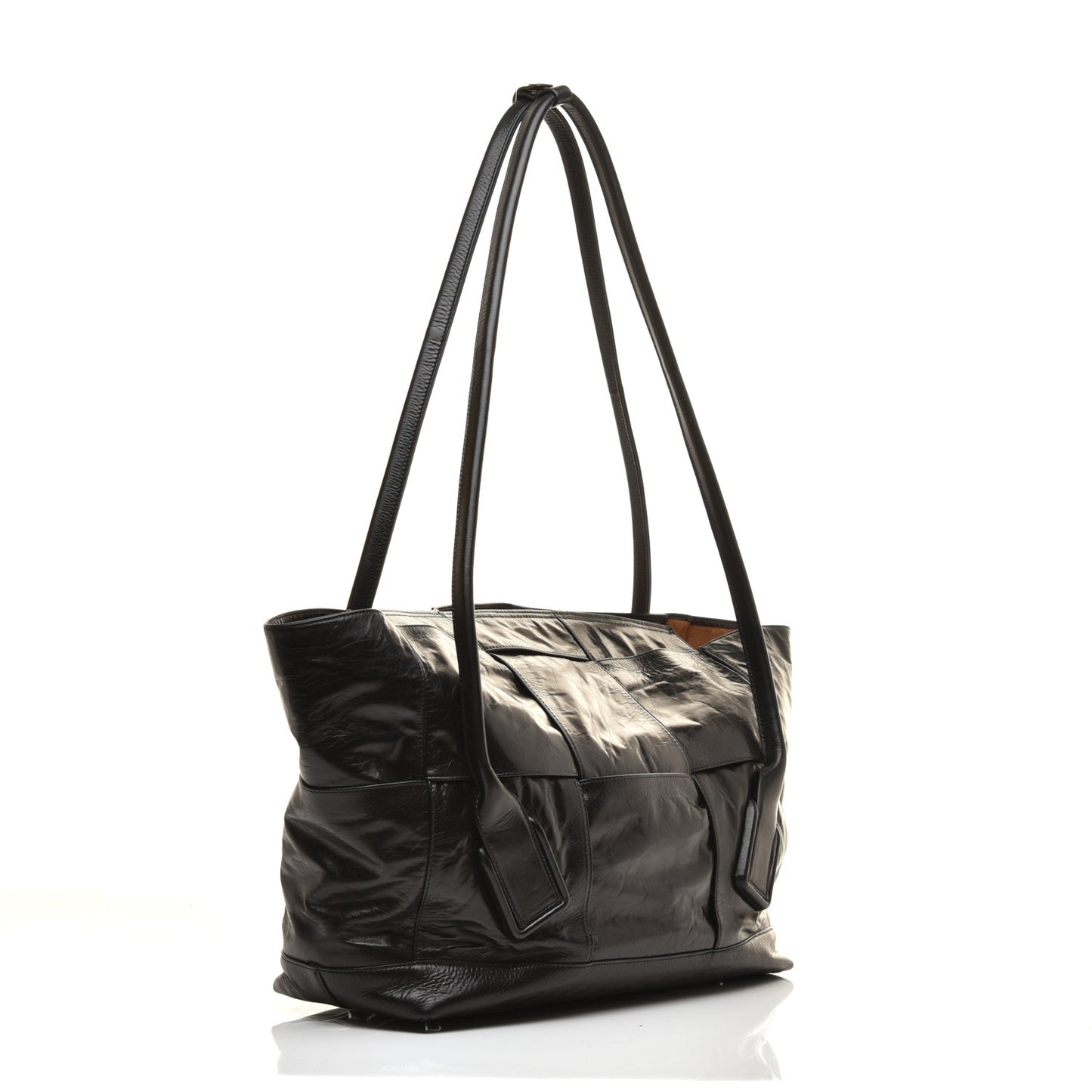 Paper Calfskin Maxi Intrecciato Medium Arco Slouch Black
