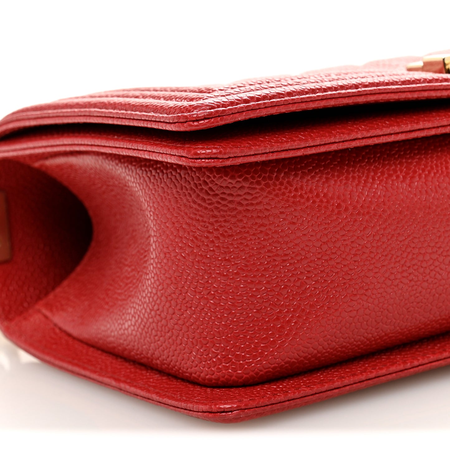 Caviar Quilted Medium Boy Flap Red