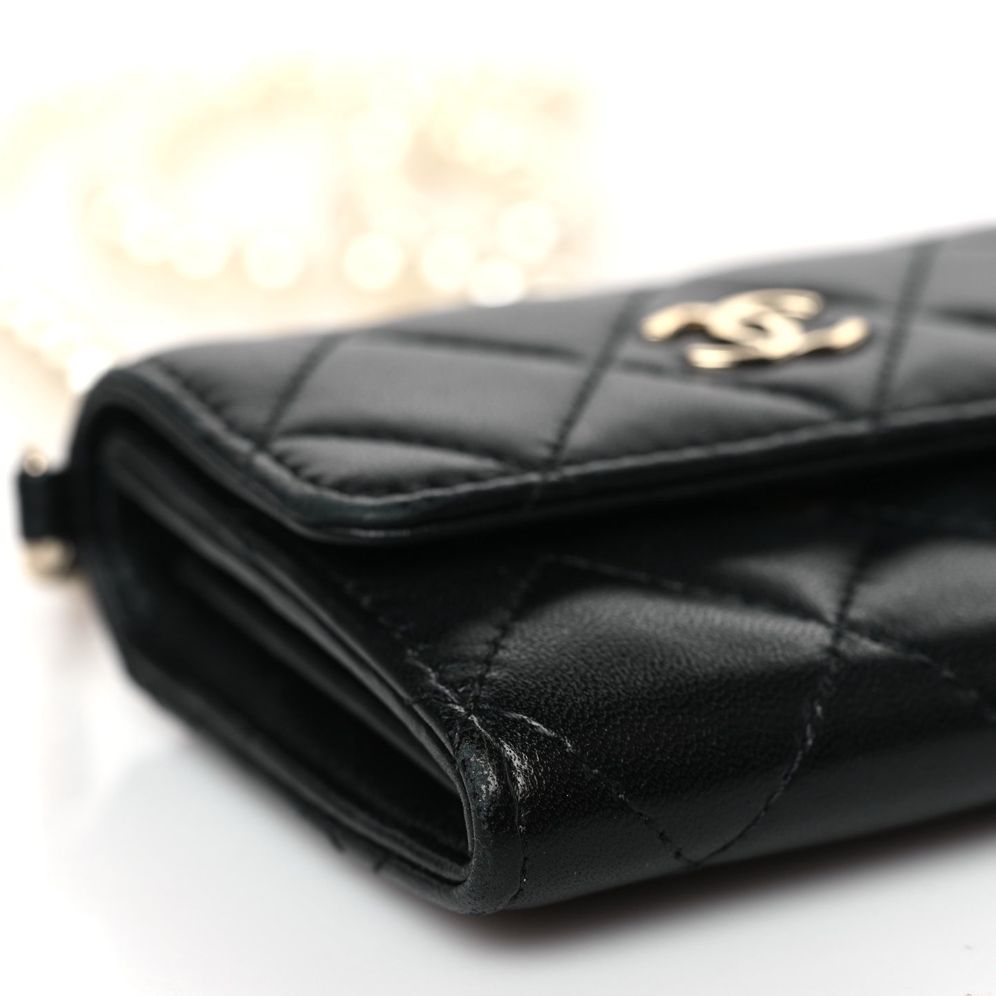 Lambskin Quilted Pearl Card Holder With Chain Black