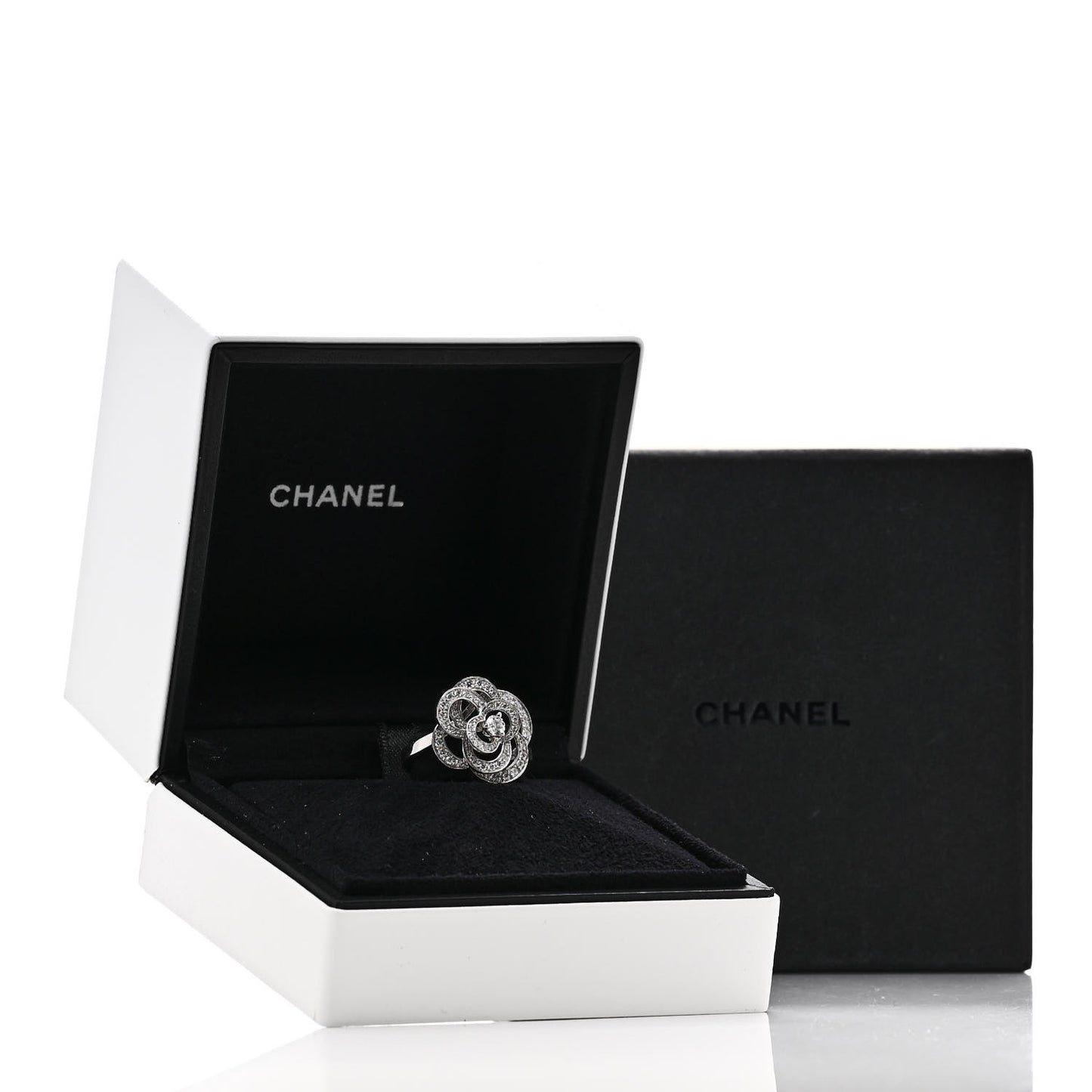 18K White Gold Diamond Medium Fil de Camelia Ring 57 8